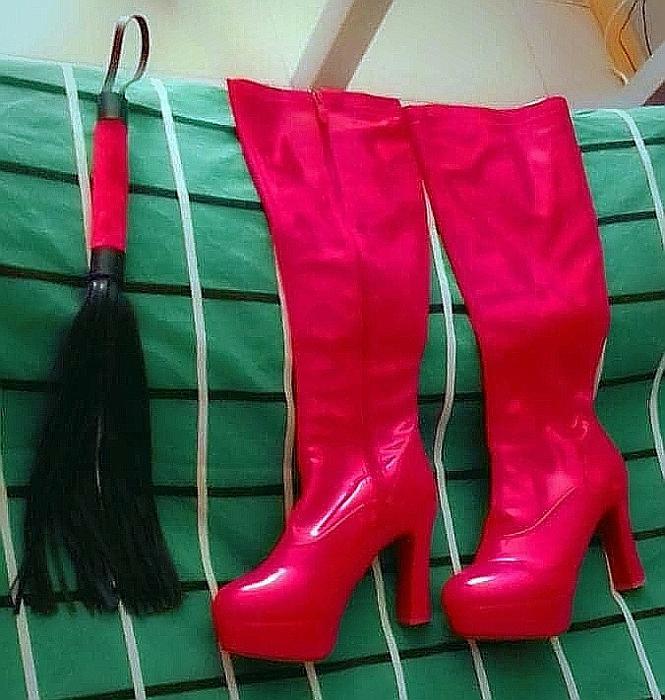 BUSCO SUMISO X PRESENCIAL O VIRTUAL.  SOY ESPAÑOLA