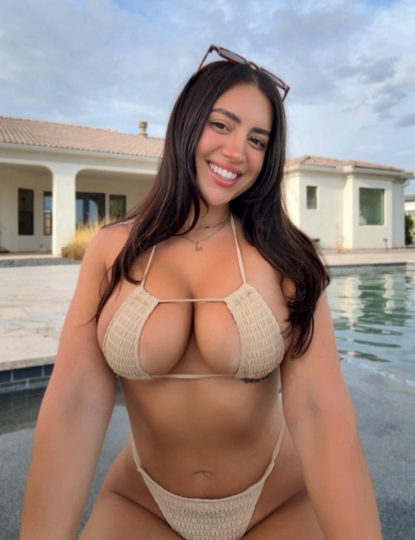 TE LA COMO ENTERA A TOPE MUY RICO