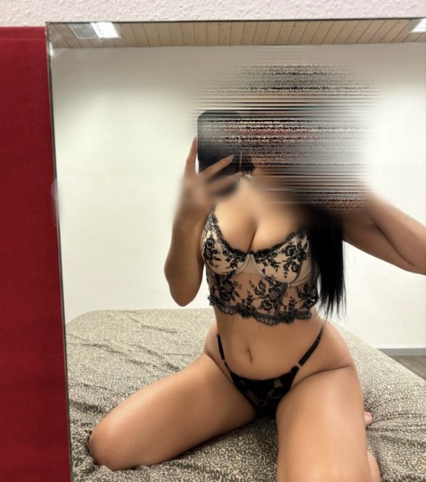 HERMOSA SEÑORITA, EL MEJOR SERVICIO Y SEXO EN GIRONA
