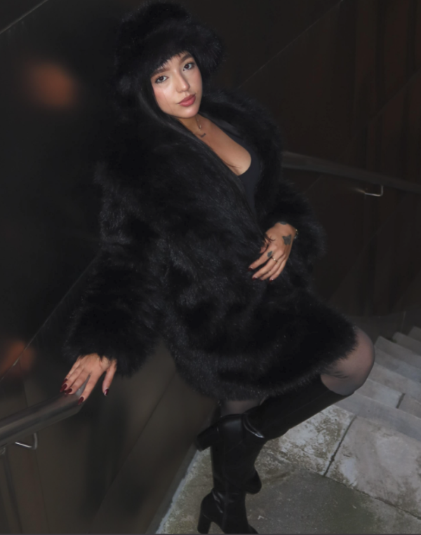 TIERNA JOVEN CON GANAS DE FIESTA Y DIVERSION