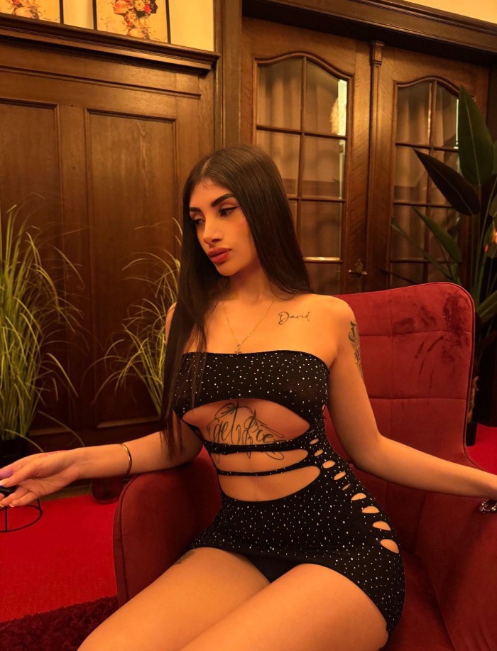 JOVENCITA CALIENTE PARA SALIDAS EN BARCELONA