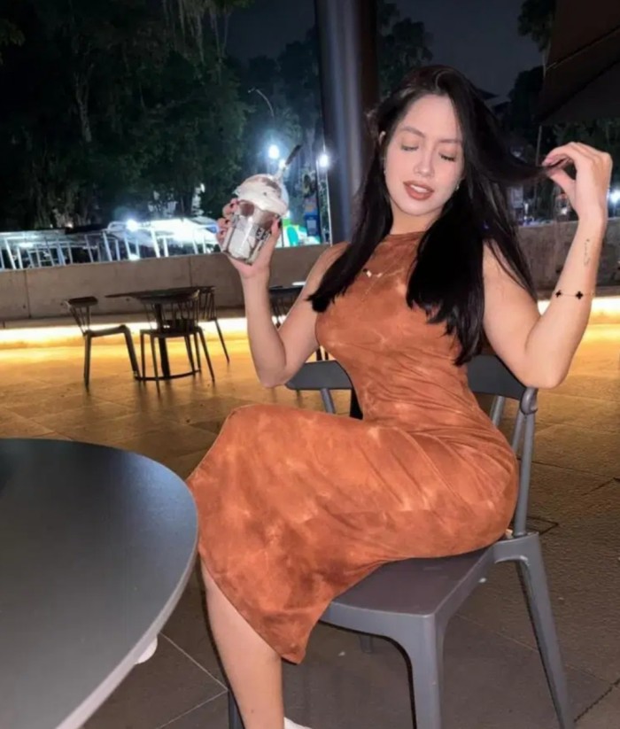 20 AÑOS JOVENCITA MUY CACHONDA
