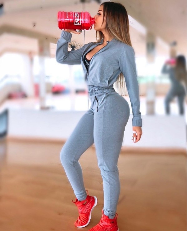 GRAN NOVEDAD PAULA EN ( PONFERRADA )