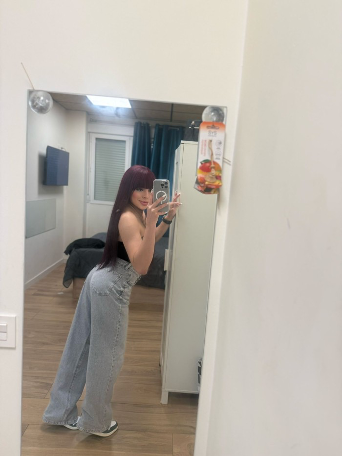 Jovencita con culito tragon y garganta profunda