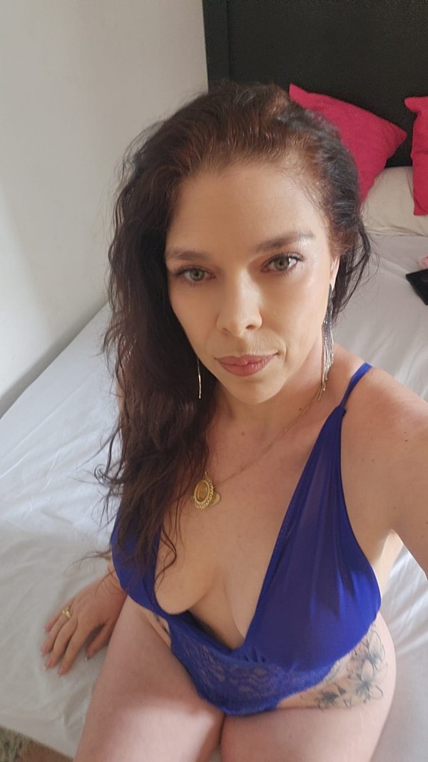 HANNA CANARIONA CURVAS QUE ENVICIAN