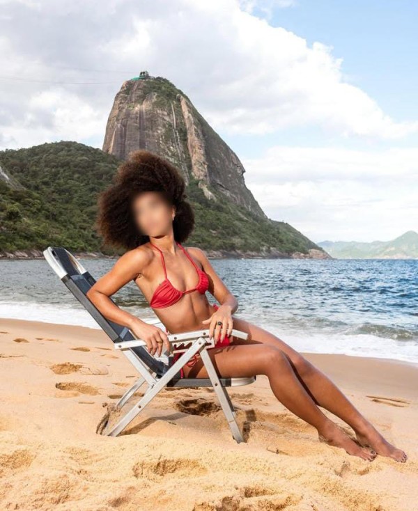 Naomy trigueña y coqueta chica disponible en salou