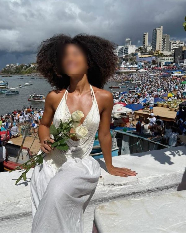 Naomy trigueña y coqueta chica disponible en salou