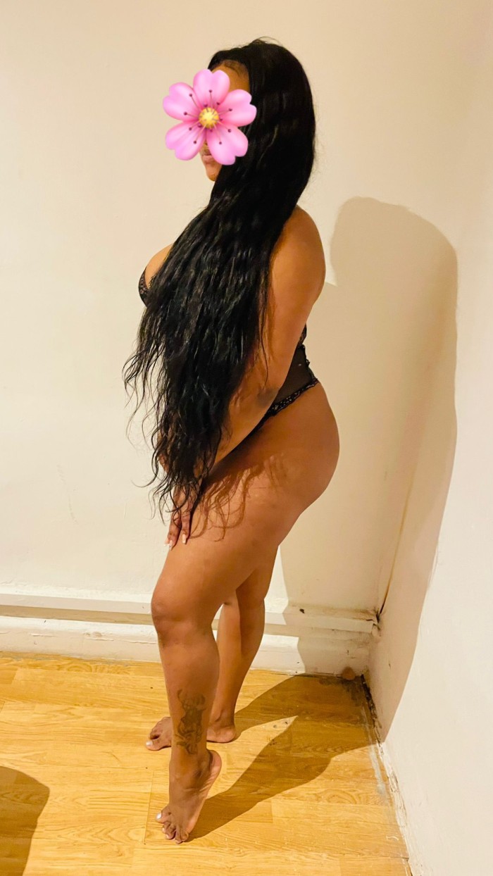 Natacha joven ardiente griego francés completo