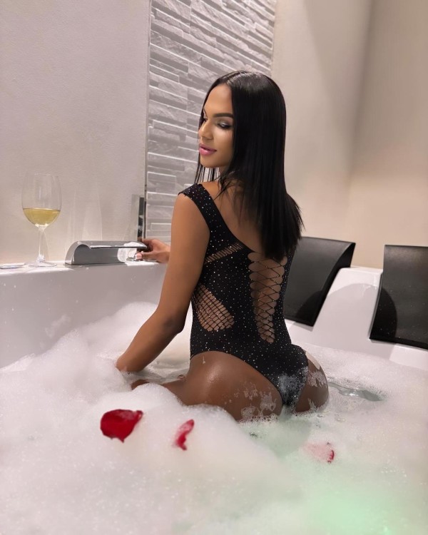 Sofía jovencita fiestera 24 horas disponible