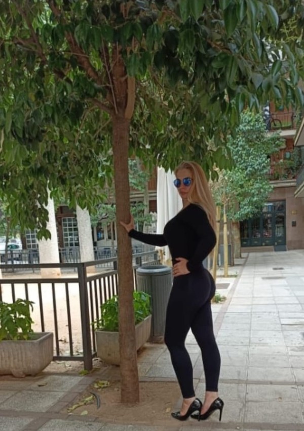 Tyfany fiestera Morbosa y morreadora