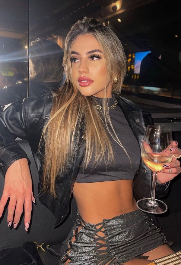 Bela cachonda