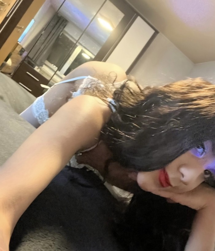Valery niña fiestera polla rompe culos