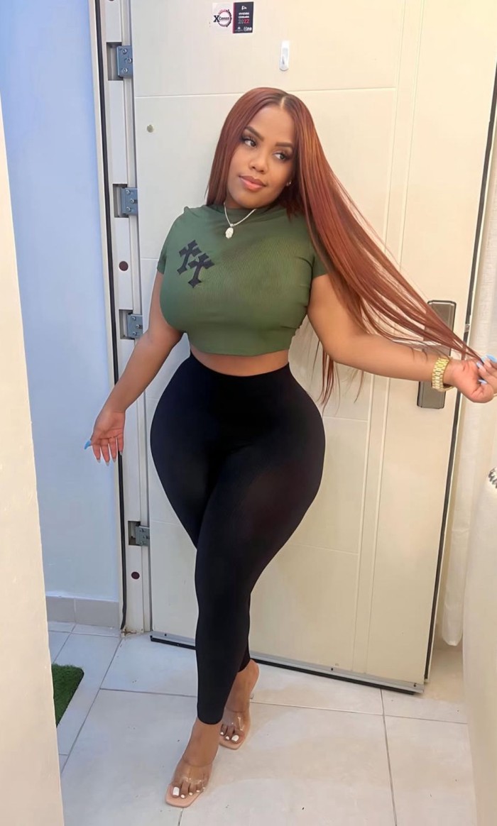 Nena guapa con ganas de conocerte de pies a cabeza