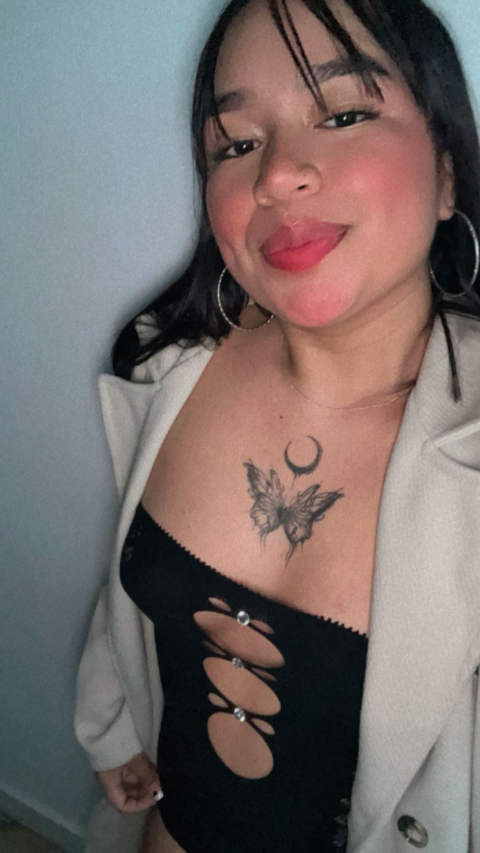 VEN TE MERECES UNA BUENA MAMADA