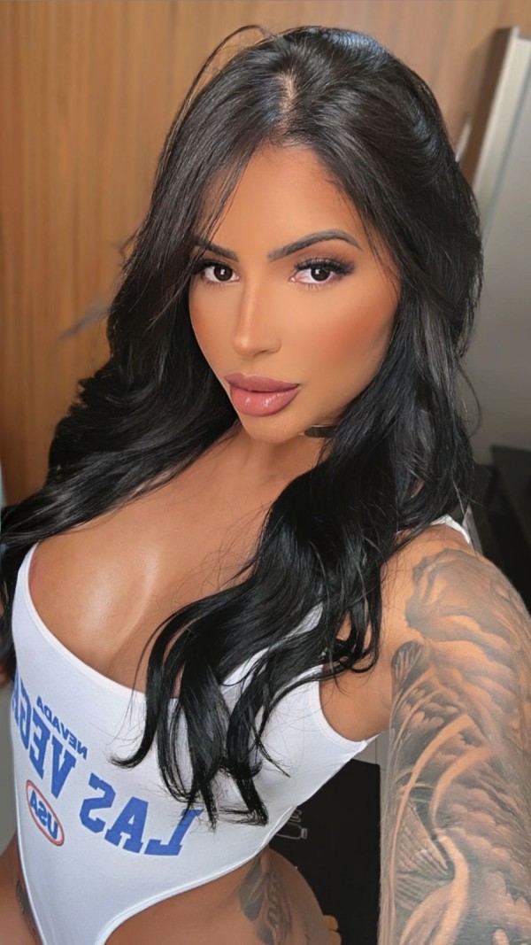 BRASILEIRA DE LUJO EXPLOSIVA Y JUGUETONA