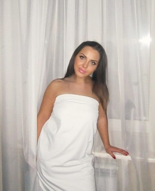 FIESTERA HERMOSA UCRANIANA RUBIA DE ENCANTO