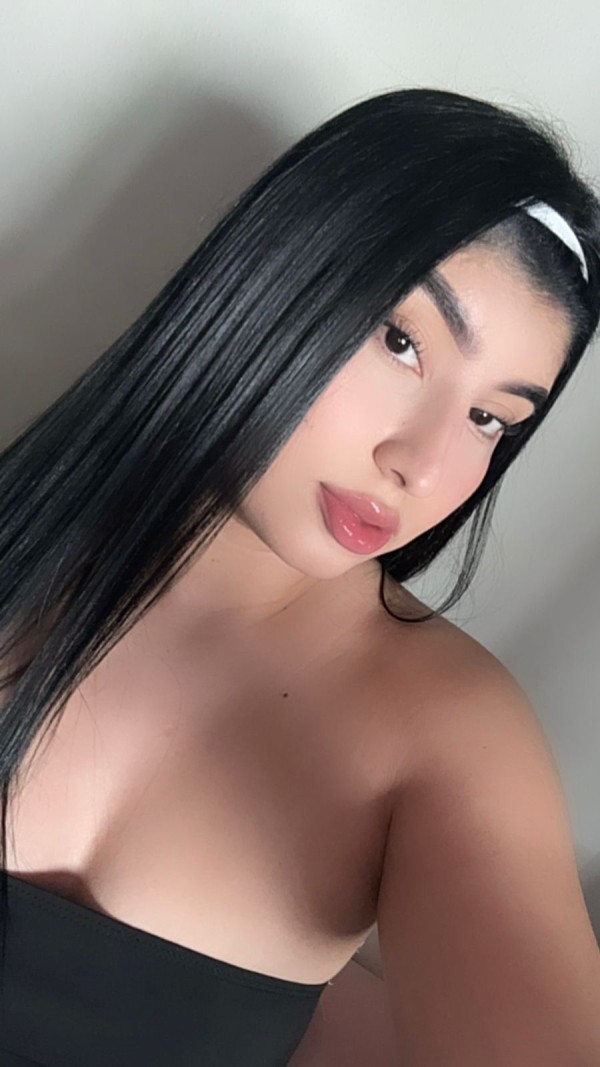 DELICADA BELLEZA ZENDAYA LATINA NOVEDAD