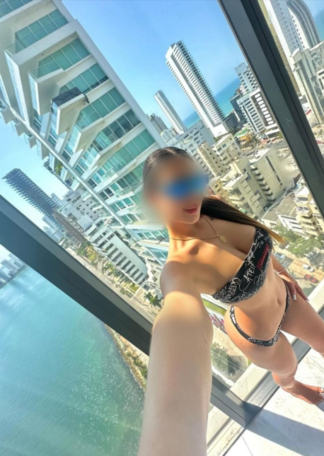 EN TORRE VIEJA IMPLICADA  CON GANAS DE COMPLACER