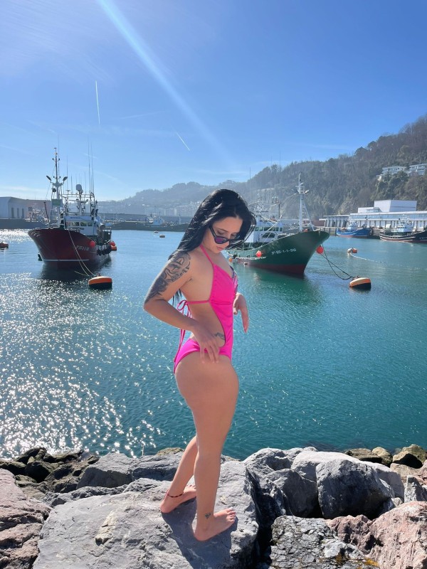 Jovencita divina con ganas de relax y mucho amor