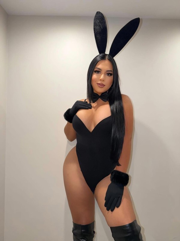 Trans culona , tetona y pollona muy lechera