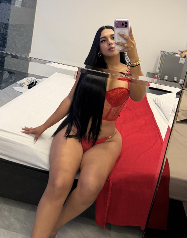 LATINA ARDIENTE TRANS MORBOSA LLENA DE VICIO