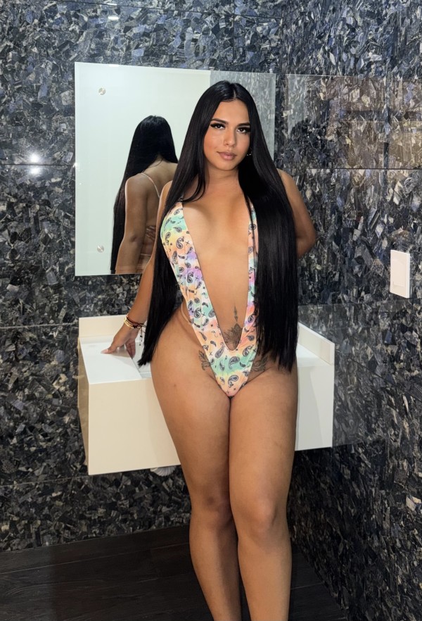 LATINA ARDIENTE TRANS MORBOSA LLENA DE VICIO