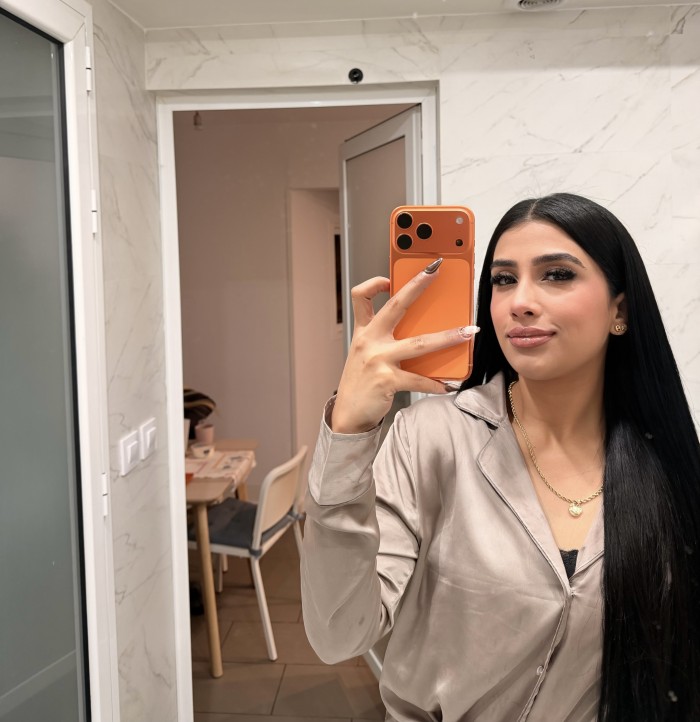 Una rica y hermosa chica que viene a complacerte