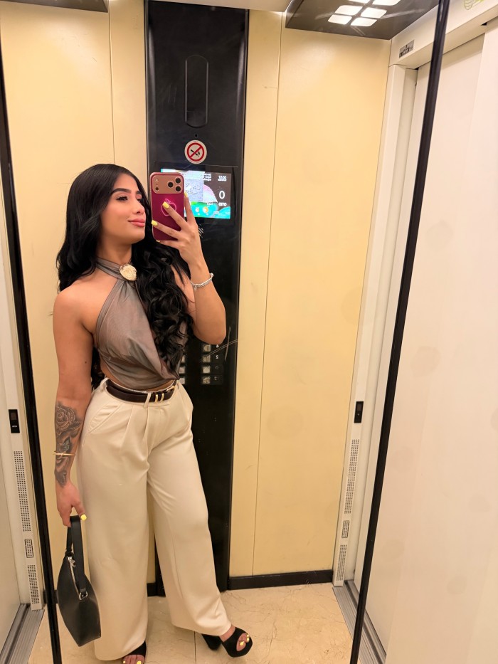 Una rica y hermosa chica que viene a complacerte