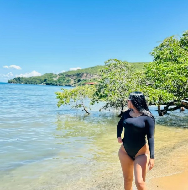 ANTES MONJA AHORA PUTA