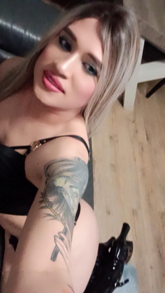 Juguetona extrovertida Dalila