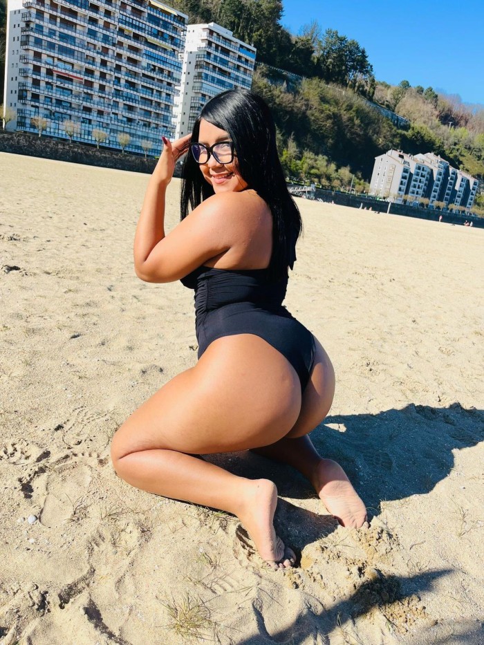 JOVENCITA ENCANTADORA, TIERNA Y CERCANA