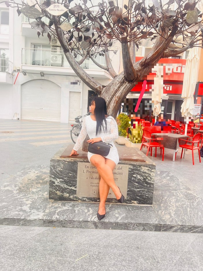 COMPLACIENTE, SENSUAL Y MUY DIVERTIDA