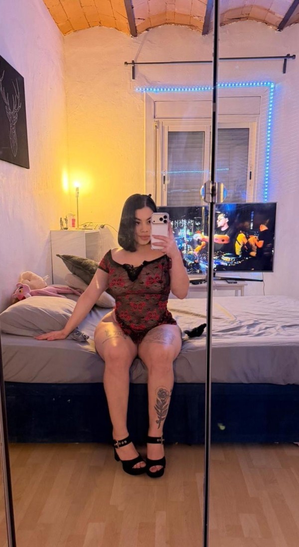 MIA espero por ti para q te comas mi rico coño
