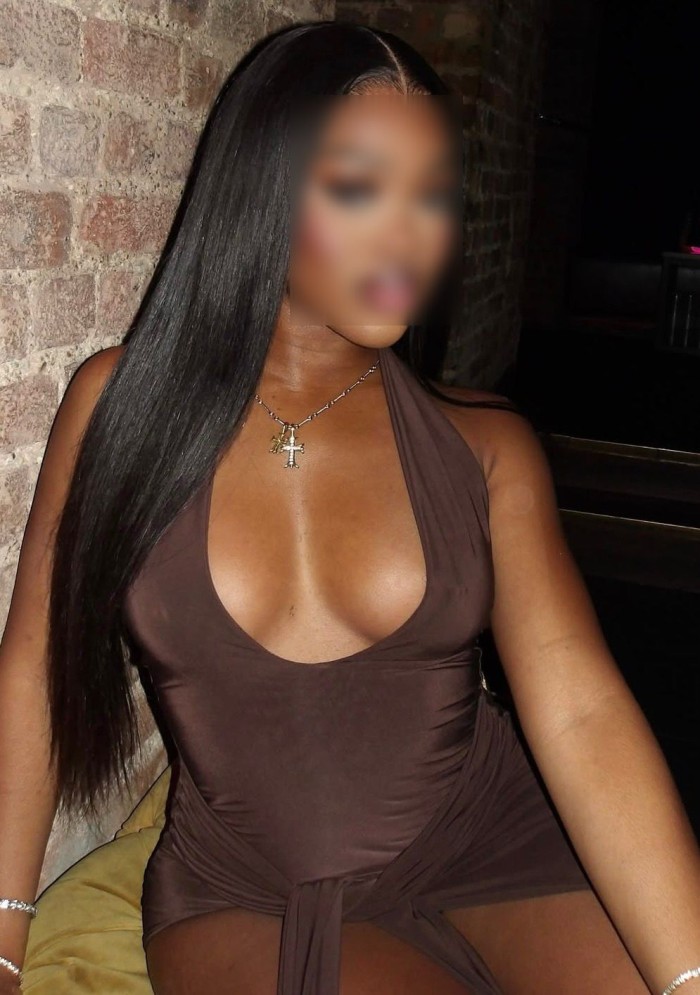 MORENA QUE BIEN CALIENTE COMPLACIENTE EN LLEIDA