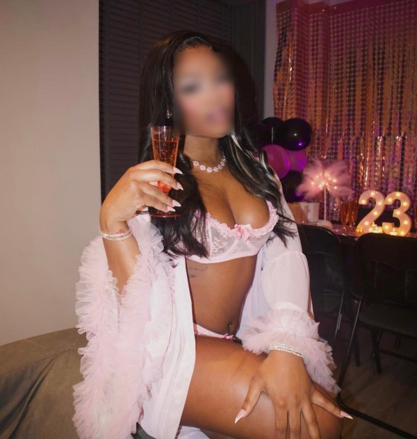 MORENA QUE BIEN CALIENTE COMPLACIENTE EN LLEIDA