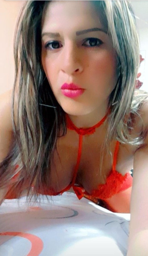 Hola guapo mi suave piel blanca es suave como mis lindo labios de miel