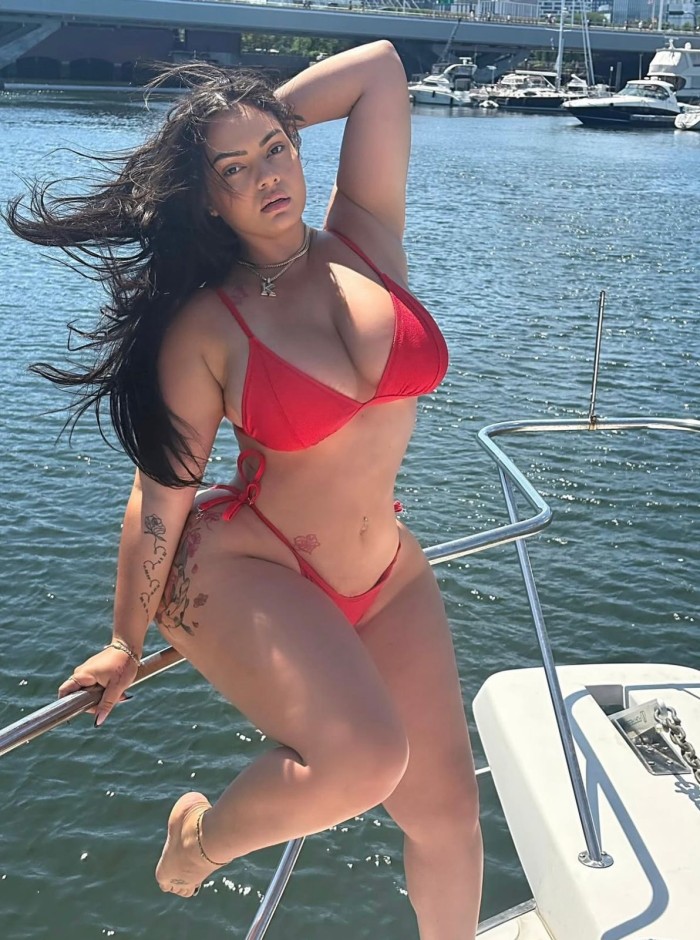 Jovencita dulce bastate hermosa y agradable