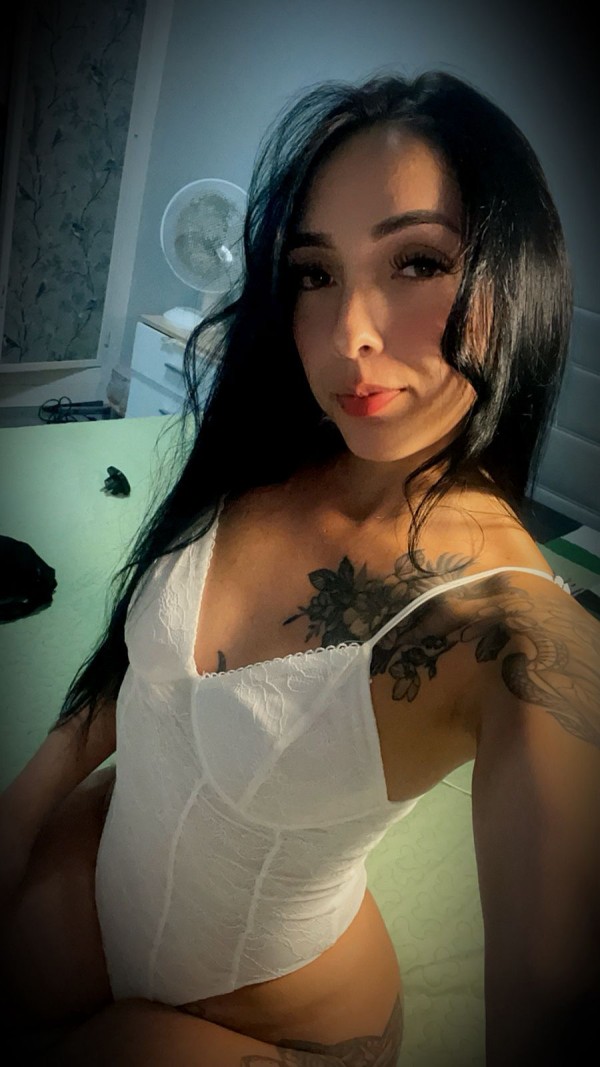 EXOTICA COLOMBIANA EN PLAYA DEL INLGES