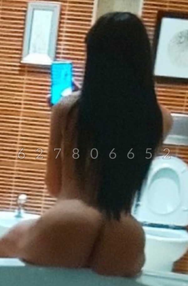 ••BARCELONA••ESPECTACULAR TRAVESTI ACTIVA DOTADA 22CM LECHERA 100%REAL!!