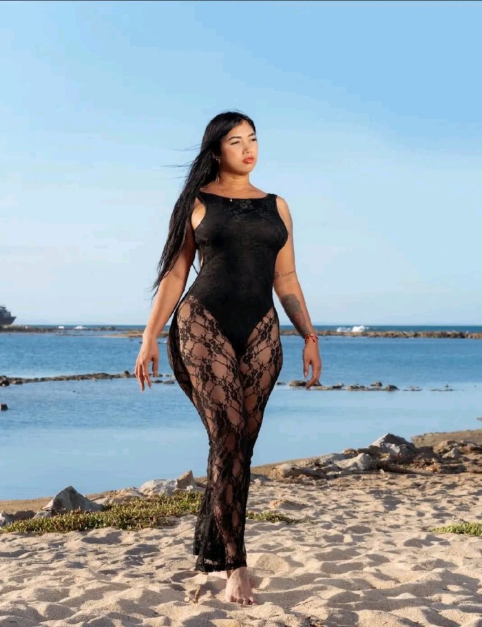 EVA ARDIENTE, MORBOSA Y VICIOSA