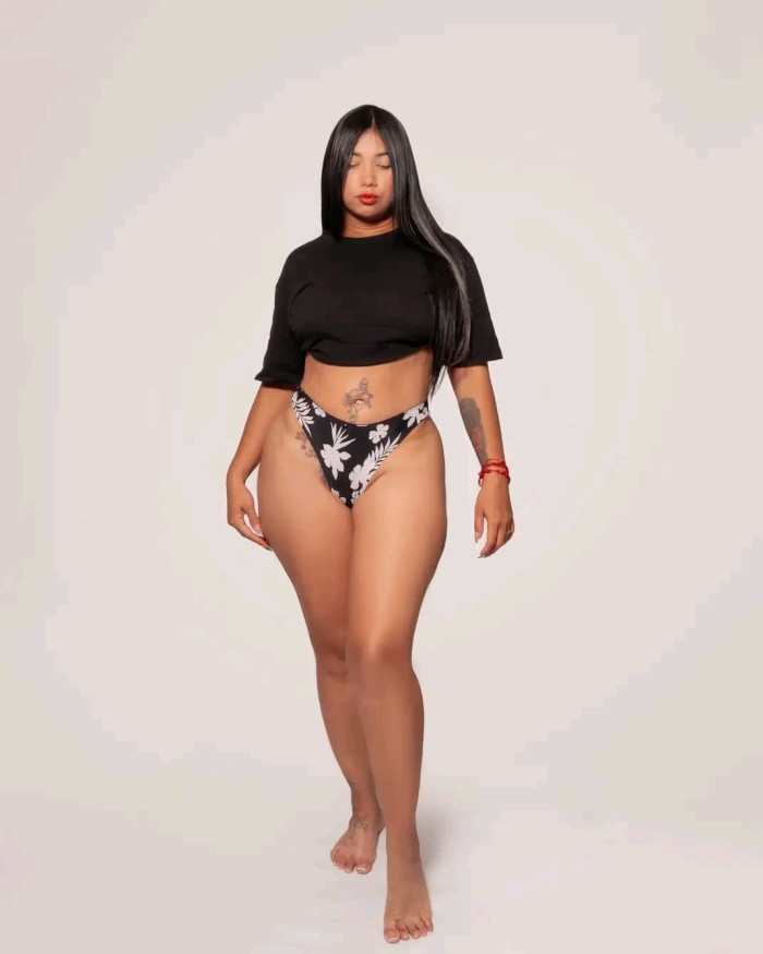 EVA ARDIENTE, MORBOSA Y VICIOSA