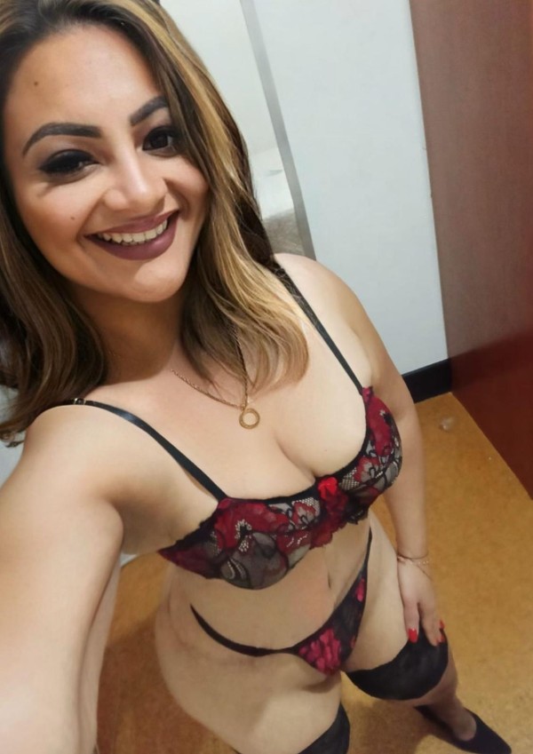 Bela cachonda