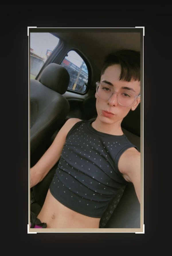 Activo y pasivo joven brasileño