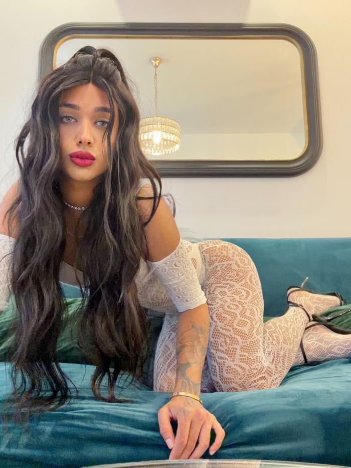 NOVEDAD EN TU SITIO IMPLICADA Y MUY HOT