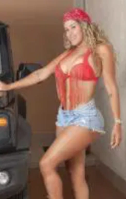 Bella rubia atractiva todos los servicios a tope