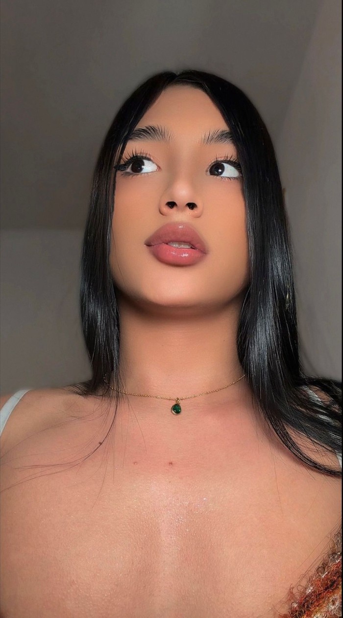 CHICA TRANS DELICIOSA VERSATIL CACHONDA LUJURIOSA