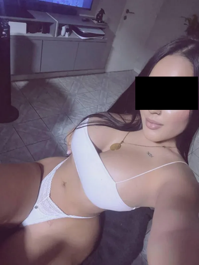 DISPUESTA A COMPLACER TUS FETICHES