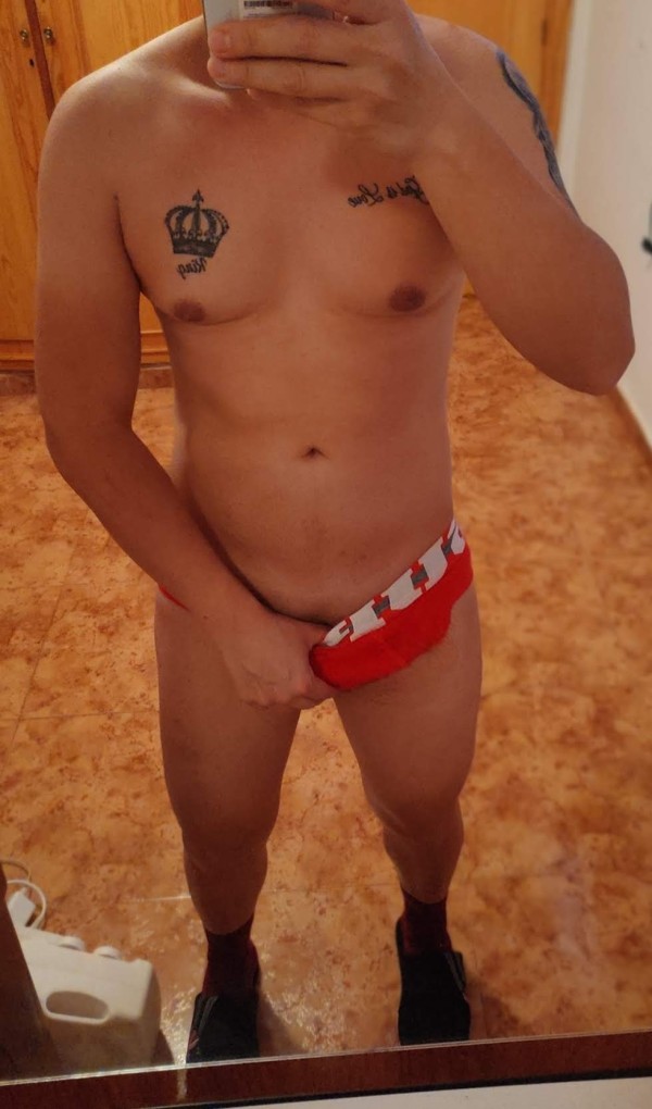 MASAJISTA TITULADO CON BUENA POLLA MUY GUAPO CON SITIO PROPIO PRIVADO