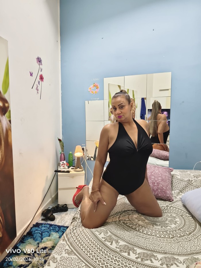 Trató de novios completa en la cama cariñosa