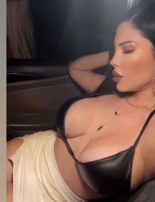 Diosa del francés y beso negro